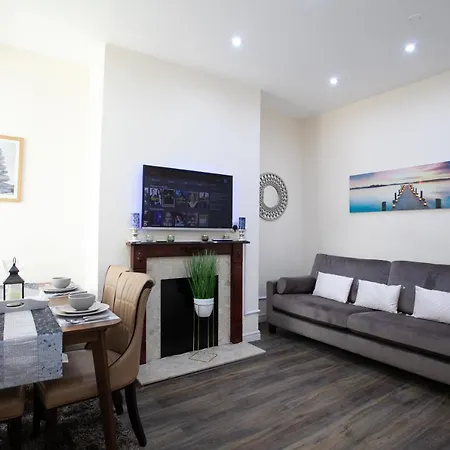 6 Bedroom House 10min Drive From Centre Ferienhaus Manchester
