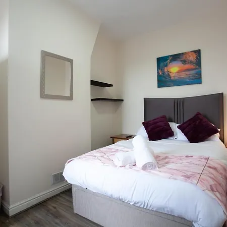 6 Bedroom House 10min Drive From Centre Ferienhaus *