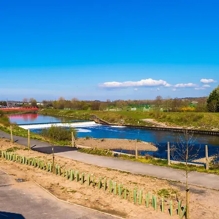 Vidale Court, 3 Bedroom House With River Irwell View, Sleeps 6 Lägenhet