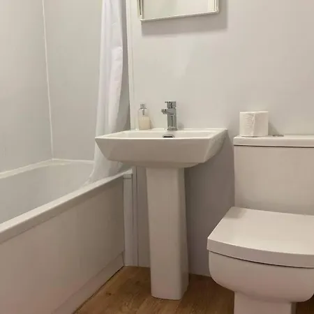 Serene Apt In The Heart Of Stretford 아파트 맨체스터