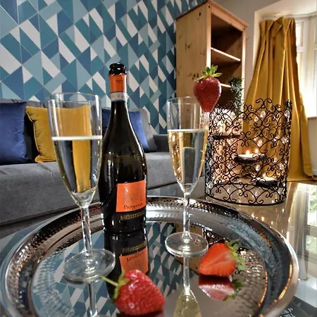 Prázdninový dům Large Townhouse - 4 Bedrooms - Free Parking *