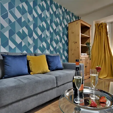 Prázdninový dům Large Townhouse - 4 Bedrooms - Free Parking *