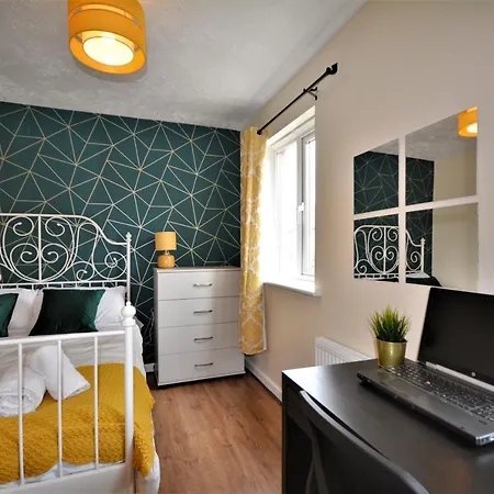 Prázdninový dům Large Townhouse - 4 Bedrooms - Free Parking *