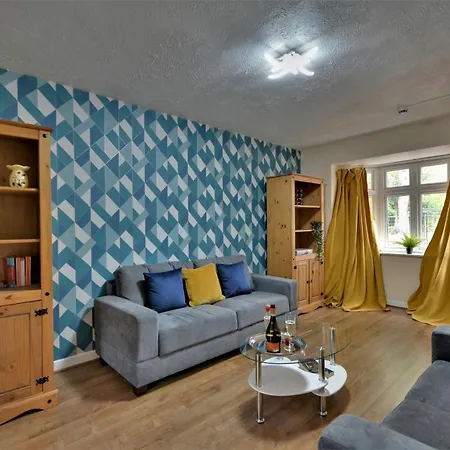 Prázdninový dům Large Townhouse - 4 Bedrooms - Free Parking