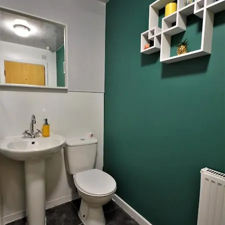 Prázdninový dům Large Townhouse - 4 Bedrooms - Free Parking *