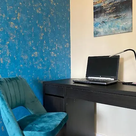 Prázdninový dům Large Townhouse - 4 Bedrooms - Free Parking *