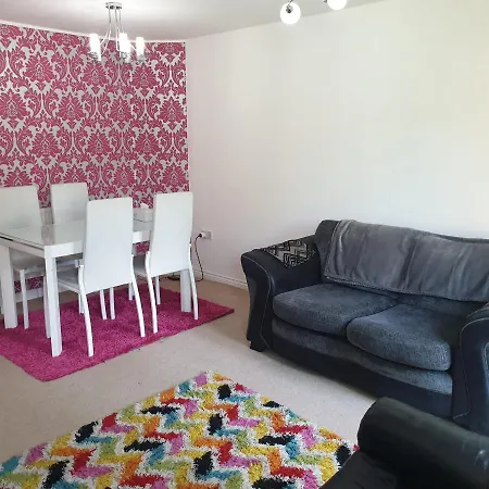 בית הארחה Queens Rooms, A Perfect Stay, Next To Shopping Parks And Central מנצ'סטר