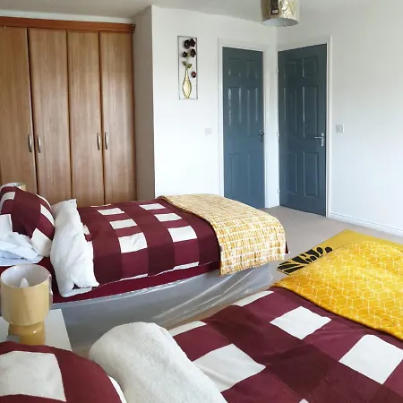 Queens Rooms, A Perfect Stay, Next To Shopping Parks And Central