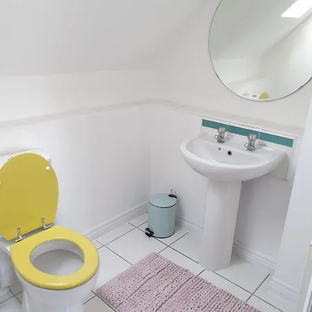 בית הארחה Queens Rooms, A Perfect Stay, Next To Shopping Parks And Central מנצ'סטר