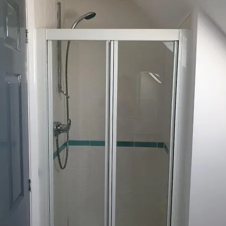 בית הארחה Queens Rooms, A Perfect Stay, Next To Shopping Parks And Central *