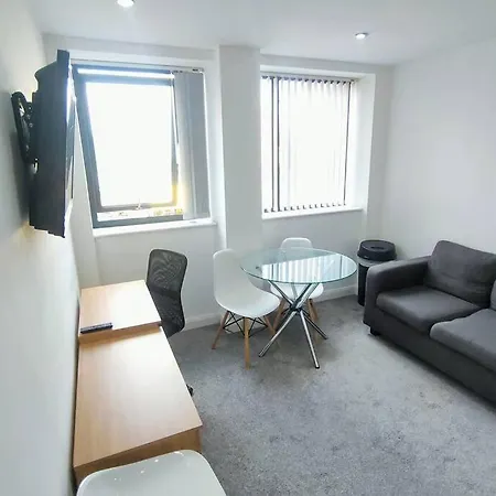 City Centre Residential Studio Apartment *
