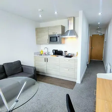 City Centre Residential Studio Apartment *