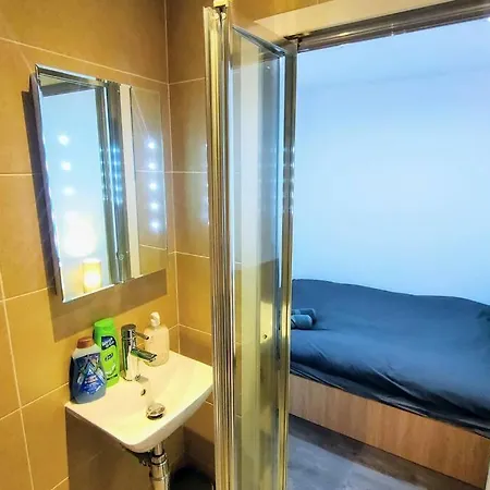 Апартаменты City Centre Residential Studio Apartment