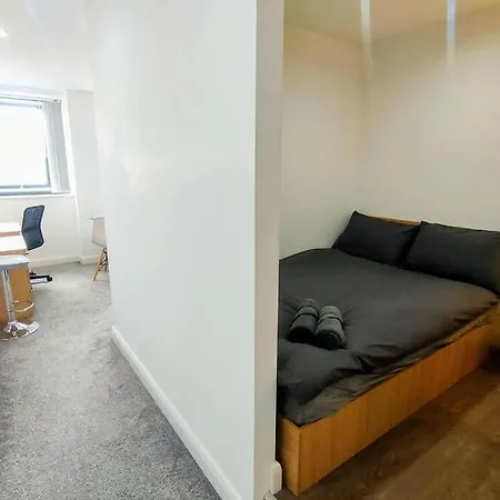 City Centre Residential Studio Apartment * Манчестер