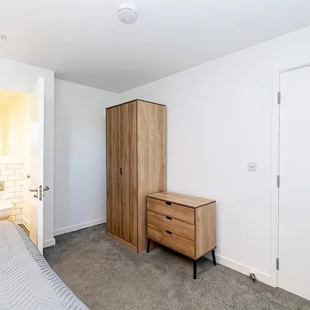 Insignia By Guestz *