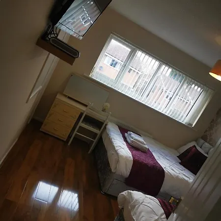 Brigstock Holidays House Apartment Manchester