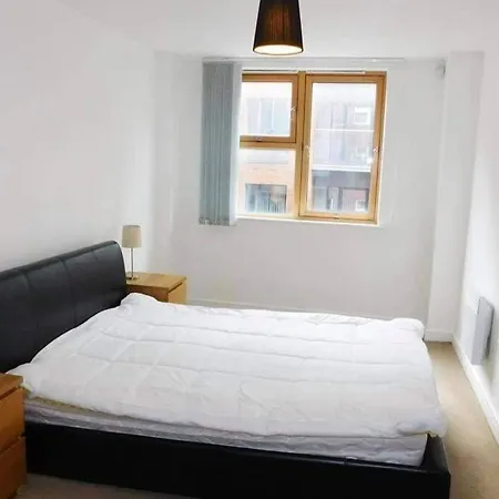 Immaculate Apartment In Manchester With Parking Апартаменты Манчестер