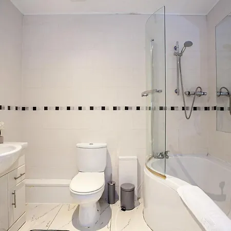 Large Near City Centre Perfect For Groups *