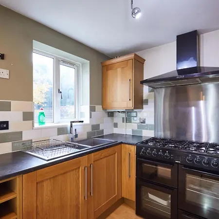 Cosy 2 Bed House Near City Centre With Private Garden בית נופש מנצ'סטר