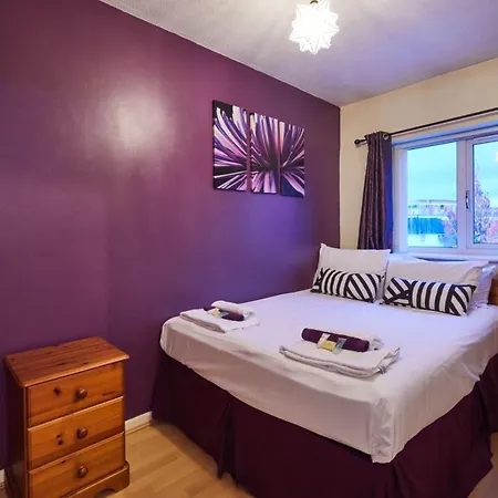 Cosy 2 Bed House Near City Centre With Private Garden בית נופש *