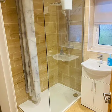 Brigstock Holidays House Apartment *