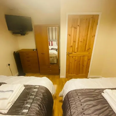 Brigstock Holidays House *