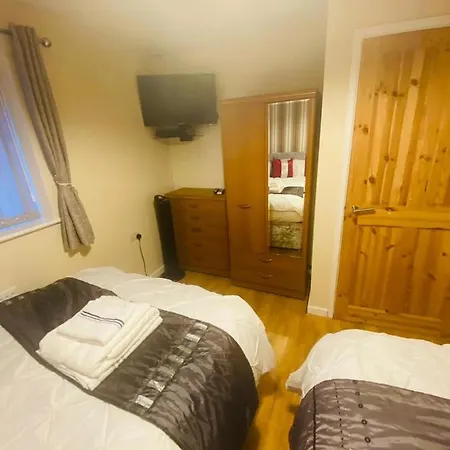 Brigstock Holidays House Apartment