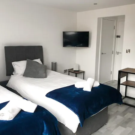 Apartman 10min To - Free Parking - Private - Contractor Friendly