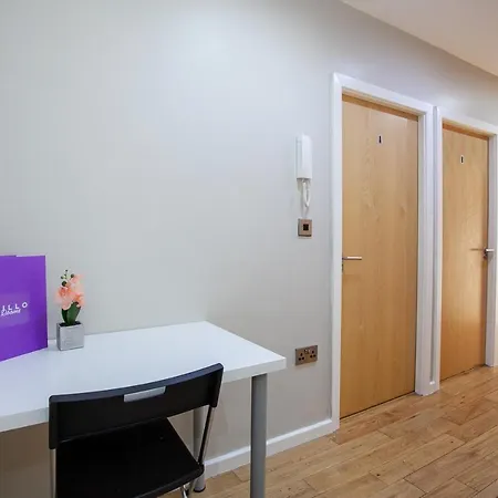 Large Near City Centre Perfect For Groups מנצ'סטר