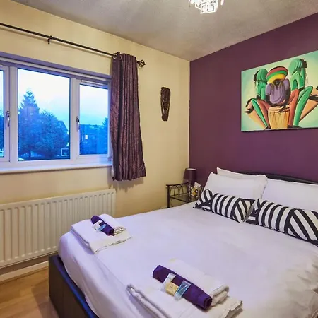 Cosy 2 Bed House Near City Centre With Private Garden מנצ'סטר