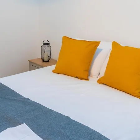 Lejlighed Spacious Modern With Private Entrance In By Pillo *