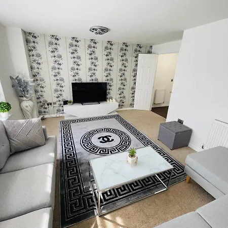 Watan - Spacious 3 Bedrooms Entire House With Beautiful Outdoor Garden Manchester