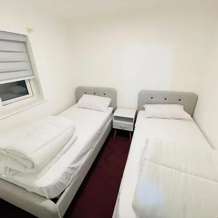 Watan - Spacious 3 Bedrooms Entire House With Beautiful Outdoor Garden Holiday home