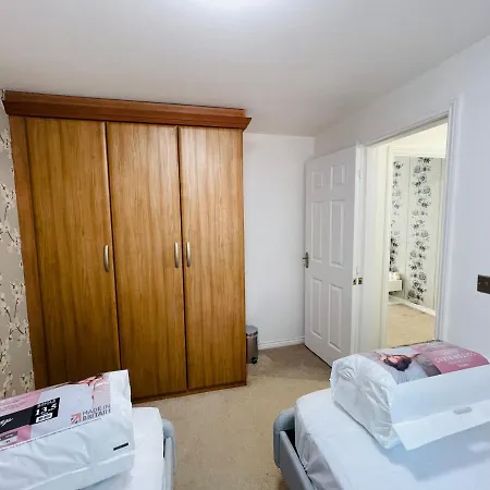 Watan - Spacious 3 Bedrooms Entire House With Beautiful Outdoor Garden Dom wakacyjny Manchester