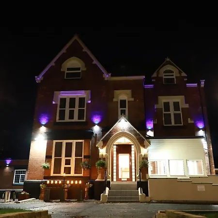 Hazeldean Hotel *