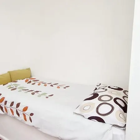 Olly's Place Hotel