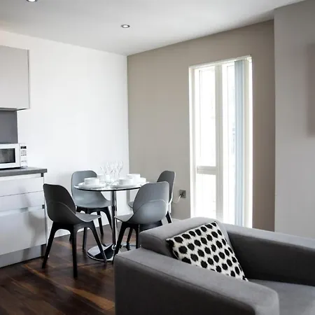 Onpoint - Spacious 2 Bedroom Apt - City Centre With Balcony * Manchester