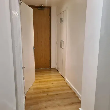Impeccable 1-Bed Apartment In Manchester * Манчестер