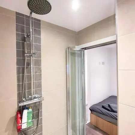 New Listing Close To Oxford Road Train Station * Манчестер