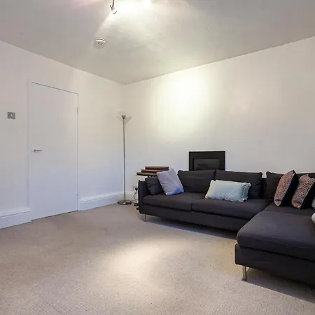 Апартаменты Cosy One Bed Apartment - Close To Cc