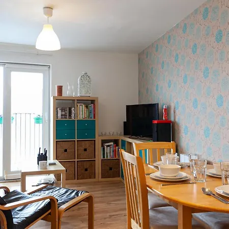 Stunning 2 Bed Apartment-Sports City