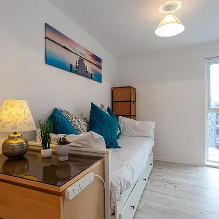 Stunning 2 Bed Apartment-Sports City