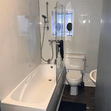 The Pad - 3br Entire House With Parking *