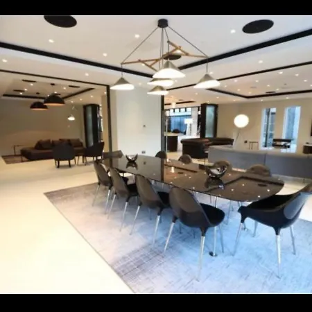 Luxurious Centre 2 Bed