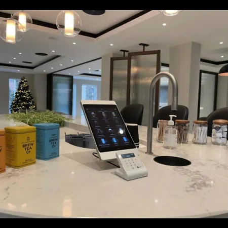 Luxurious Centre 2 Bed Lejlighed *