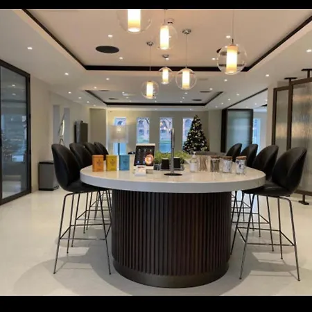 Luxurious Centre 2 Bed Lejlighed