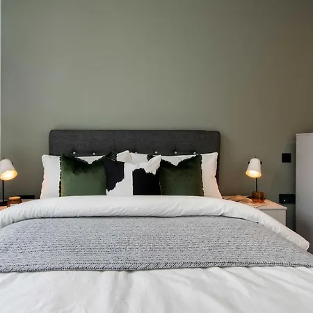 Ultra Modern 2 Bed Apartment - City Centre