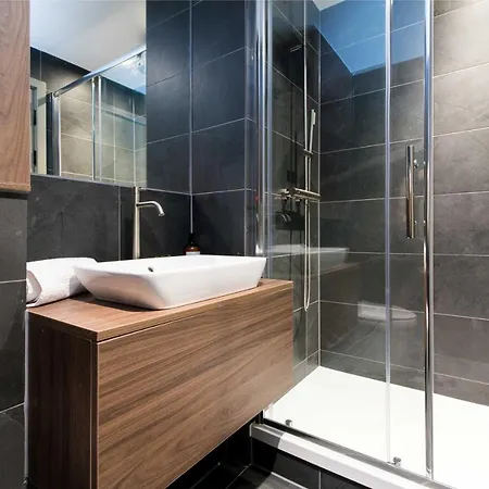 Ultra Modern 2 Bed Apartment - City Centre *