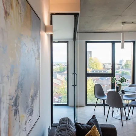 Ultra Modern 2 Bed Apartment - City Centre *