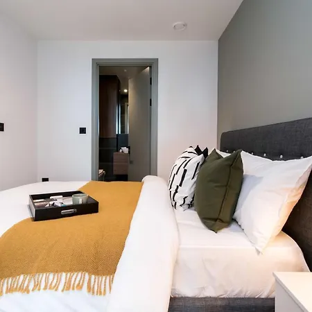 Ultra Modern 2 Bed Apartment - City Centre Апартаменты *